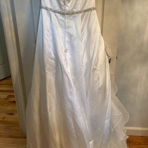 Davids Bridal Wedding Dress - Ivory - Picture 12 of 16